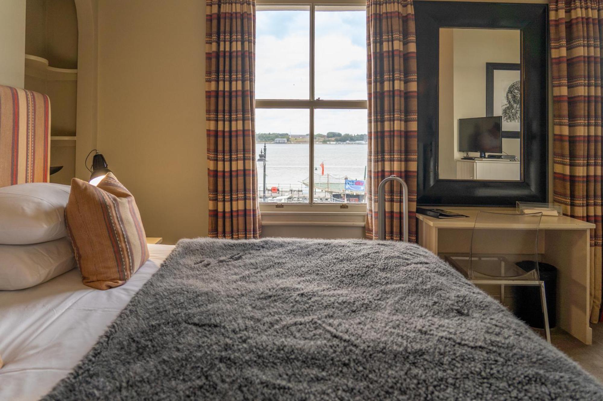 The Pier Hotel Гарвіч Екстер'єр фото